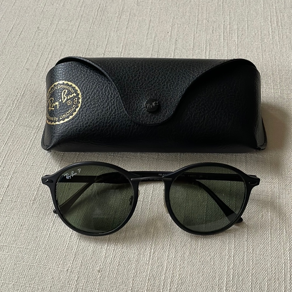 Black Ray ban sunglasses